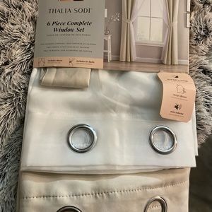 Never used curtains 6 piece complete set✨